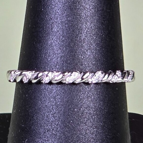 Twisted Design Band Silver Ring With Cubic Zirconia Accents Size 8 (NWOT) - Picture 2 of 7